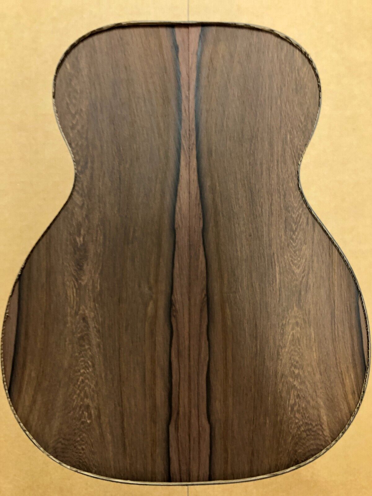Madagascar rosewood back and side set OM / classical size, beautiful color.