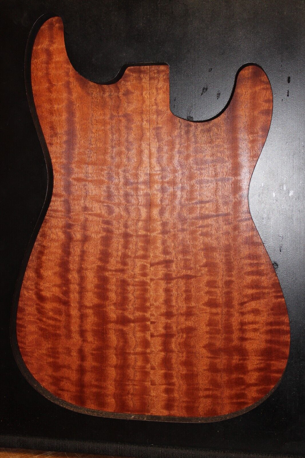Quilted figured Sapele book matched guitar carve top.