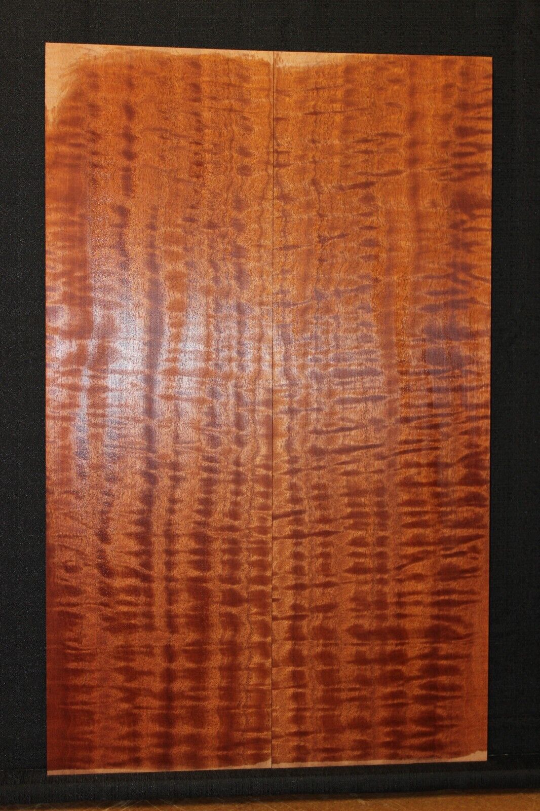 Quilted figured Sapele book matched guitar carve top.