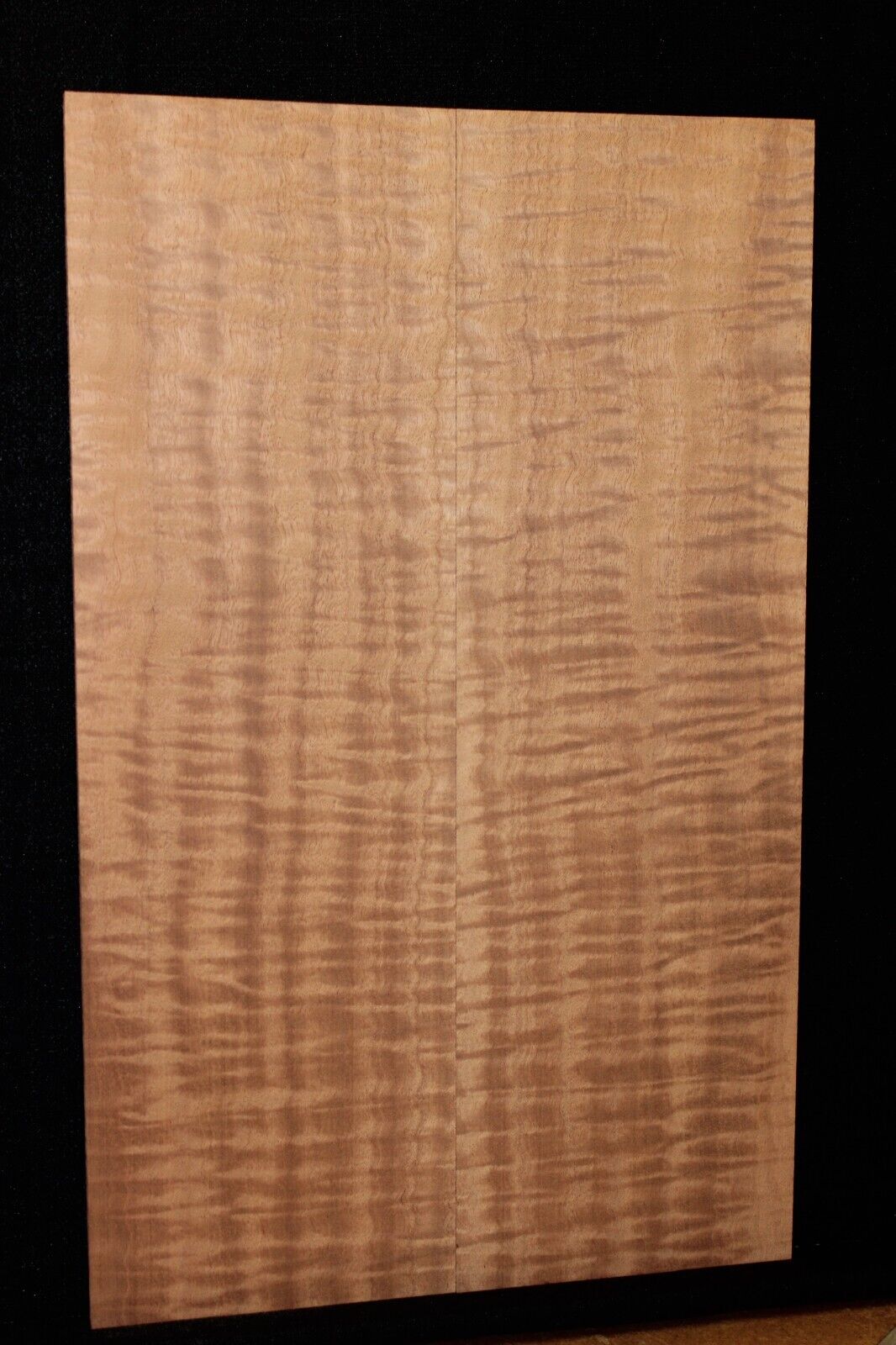Quilted figured Sapele book matched guitar carve top.