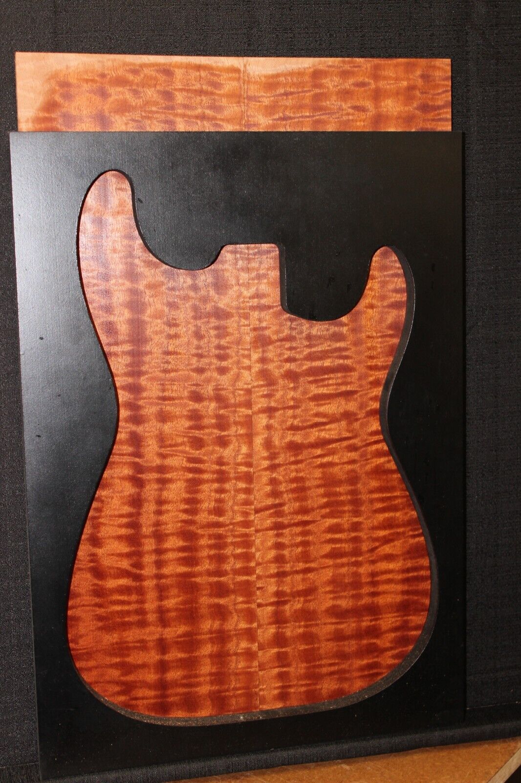 Quilted figured Sapele book matched guitar carve top.